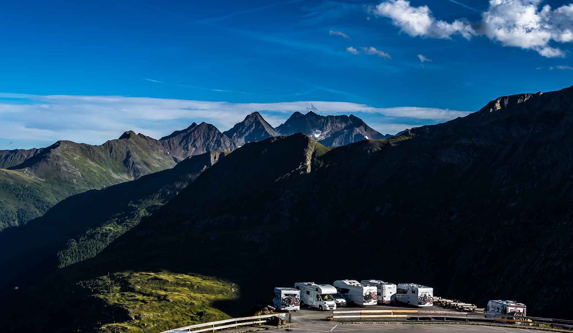 High Roads, Wide Views — Caravaning in the Mountains