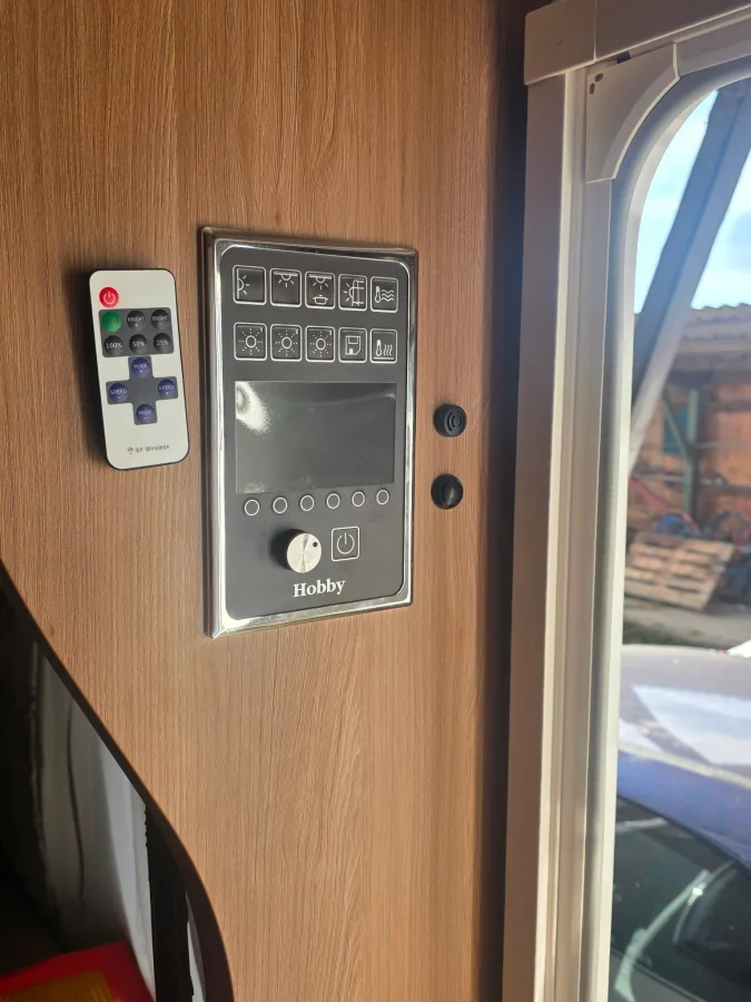 Hobby WFB 495 de Luxe mit Heckbad - Bild 14