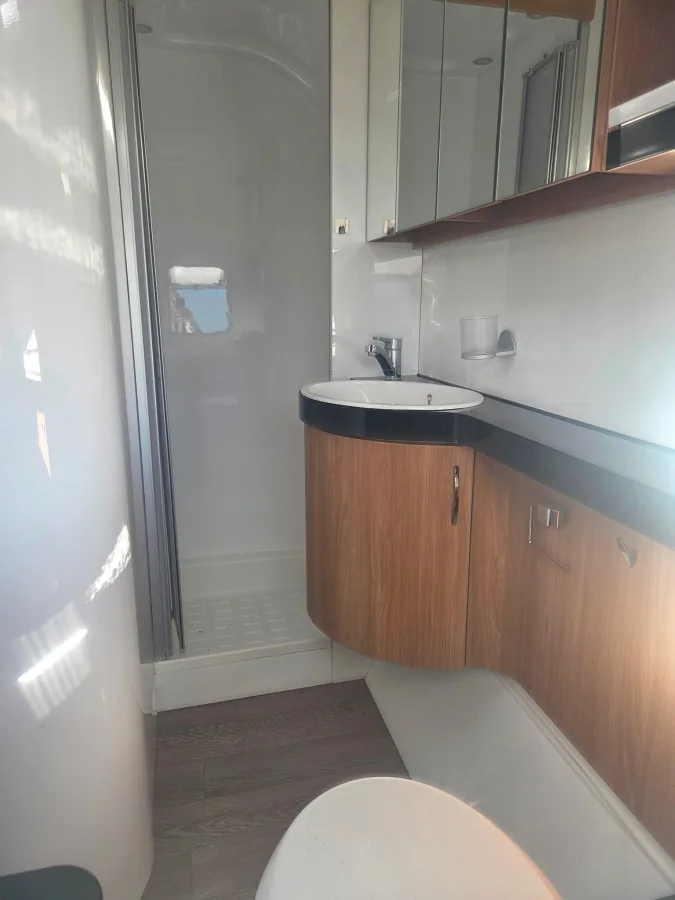 Hobby WFB 495 de Luxe mit Heckbad - Bild 9